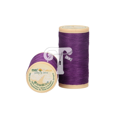 Dois carretéis de linha de coser roxa mez Cotton com rótulos em bege