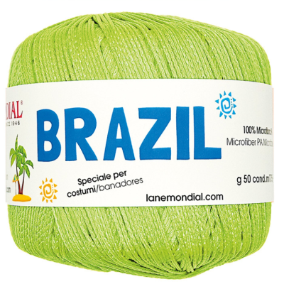 Novelo de fio verde claro com etiqueta branca e texto BRAZIL em azul