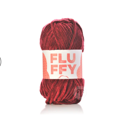 Novelo de fio tipo veludo vermelho com etiqueta FLUFFY