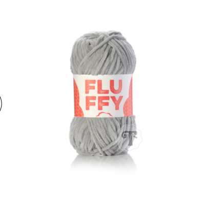 Novelo de fio cinzento com etiqueta FLUFFY sobre fundo branco
