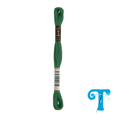 Fio de bordado verde escuro com etiquetas pretas e código 211