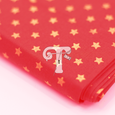 Tecido vermelho com estrelas douradas dobrado