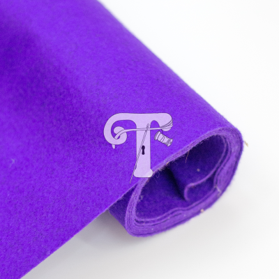 Rolo de tecido de feltro roxo