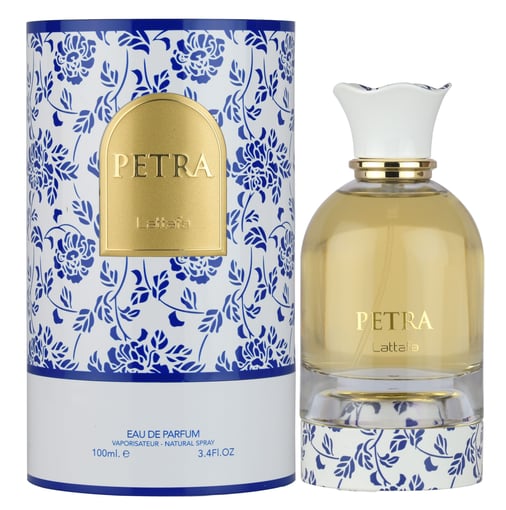 Perfume PETRA L'atta com embalagem azul e branca floral