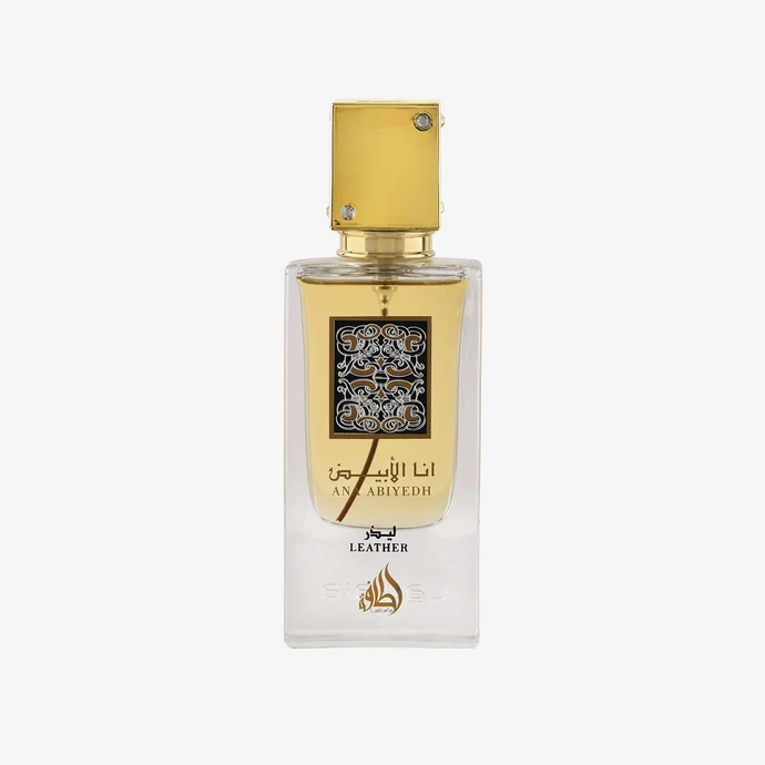 Frasco de perfume transparente com líquido amarelo e tampa dourada
