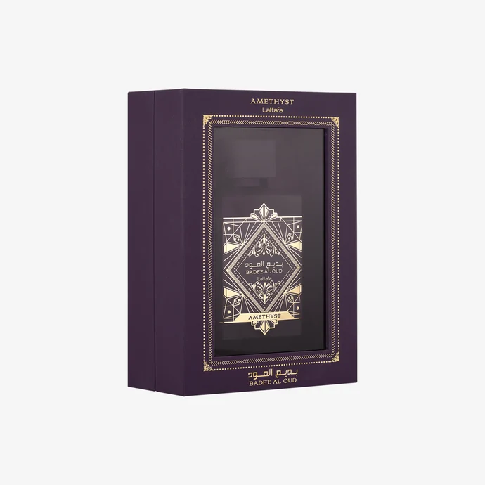 Perfume Badee Al Oud Amethyst Lattafa dentro de caixa roxa com janela e detalhes dourados