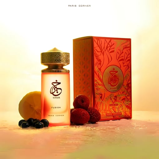 Frasco de perfume KHAIR FUSION com tampa dourada ao lado da caixa vermelha decorada