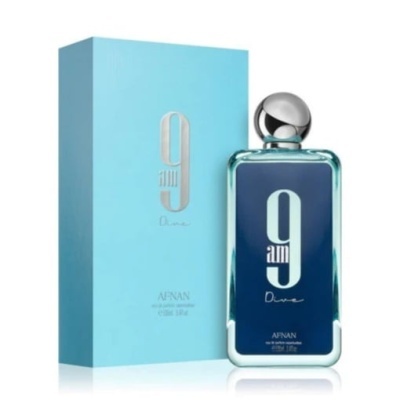 Colônia masculina 9 am Desire da Afnan em frasco azul escuro com embalagem azul clara