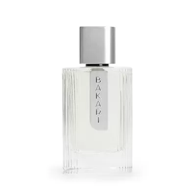 Frasco transparente de perfume com tampa prateada e etiqueta BAKARI
