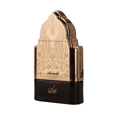 Frasco de perfume dourado e preto com padrão árabe