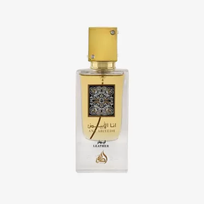 Frasco de perfume transparente com líquido amarelo e tampa dourada