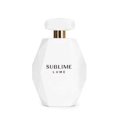Frasco branco facetado de perfume com tampa branca facetada e texto SUBLIME LUME
