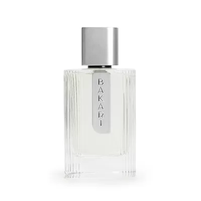 Frasco transparente de perfume com tampa prateada e etiqueta BAKARI