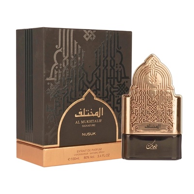 Frasco de perfume Al Mukhtalif Signature Nusuk com caixa preta e dourada