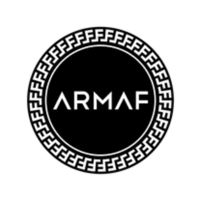 Logótipo circular preto com nome ARMAF branco ao centro e borda geométrica