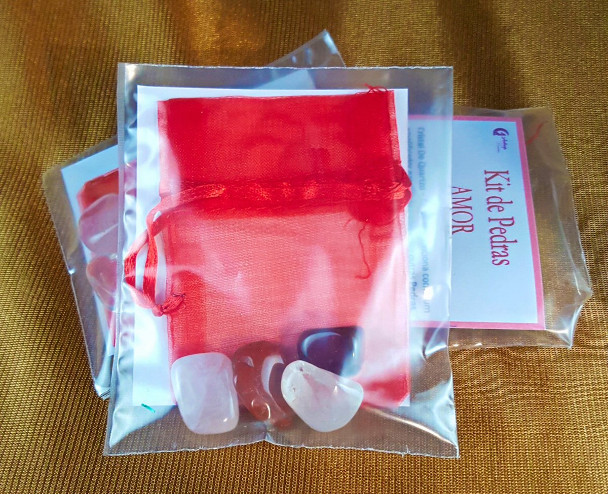 Kit Pedras Amor Kit de Pedras AMOR com saco vermelho e pedras polidas dentro de embalagem plástica