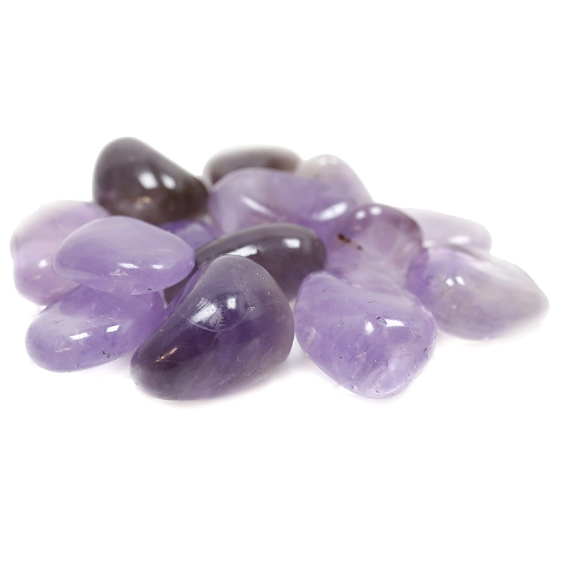 Ametista Pedras polidas roxas variadas sobre fundo branco