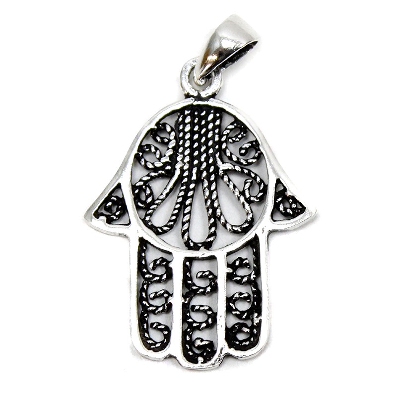 Mão de Fátima em Prata Pendente em forma de mão Hamsá prateado com detalhes gravados e textura preta
