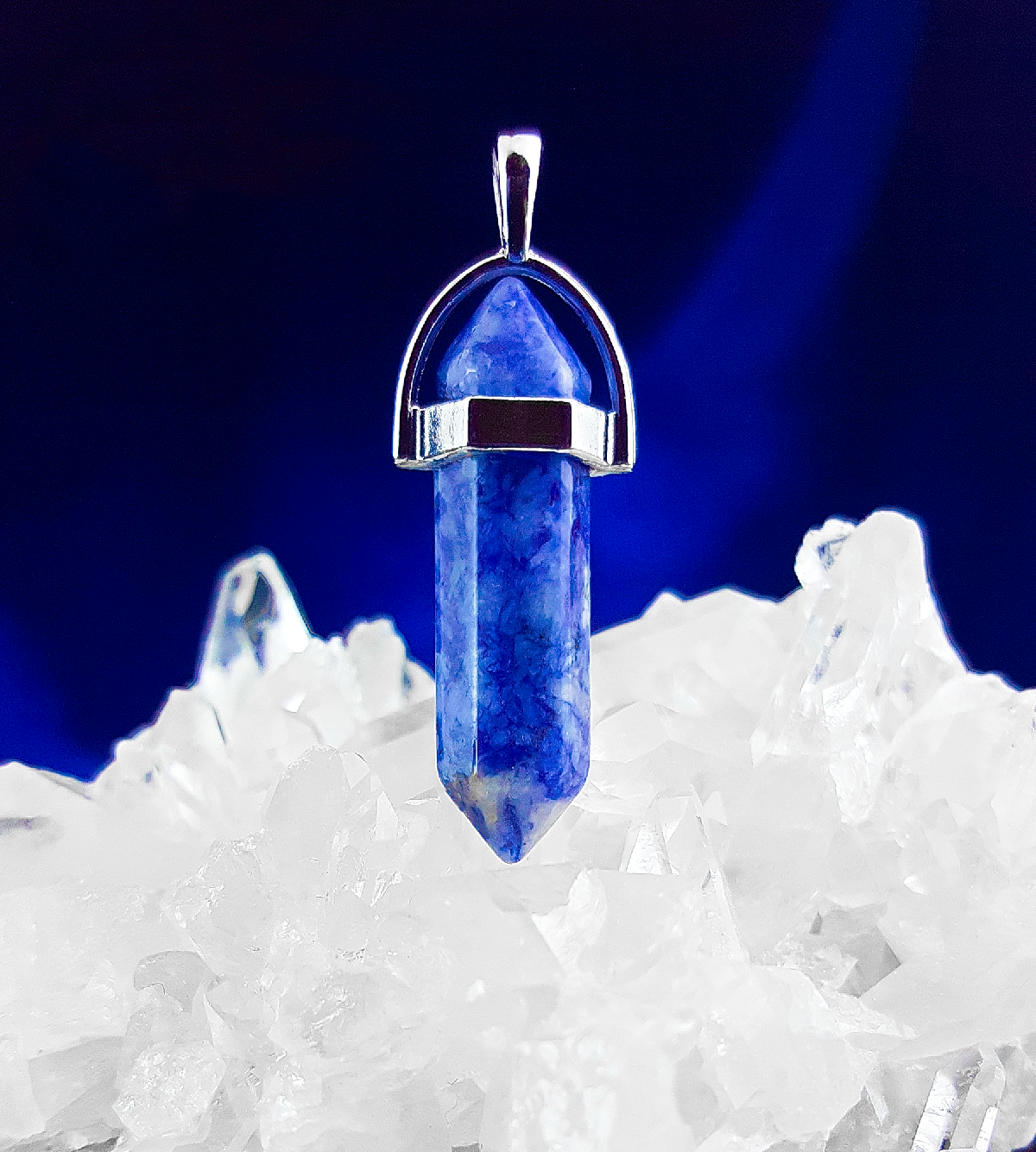 Pendente Prisma de Sodalite Pingente de pedra azul com suporte metálico em cristais transparentes