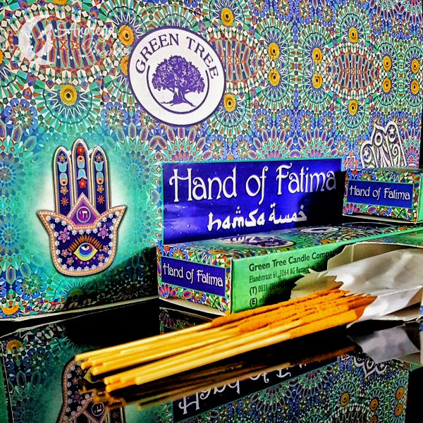 Incensos Hand of Fatima em embalagem azul e verde com padrão mosaico colorido e símbolo da mão de Fátima