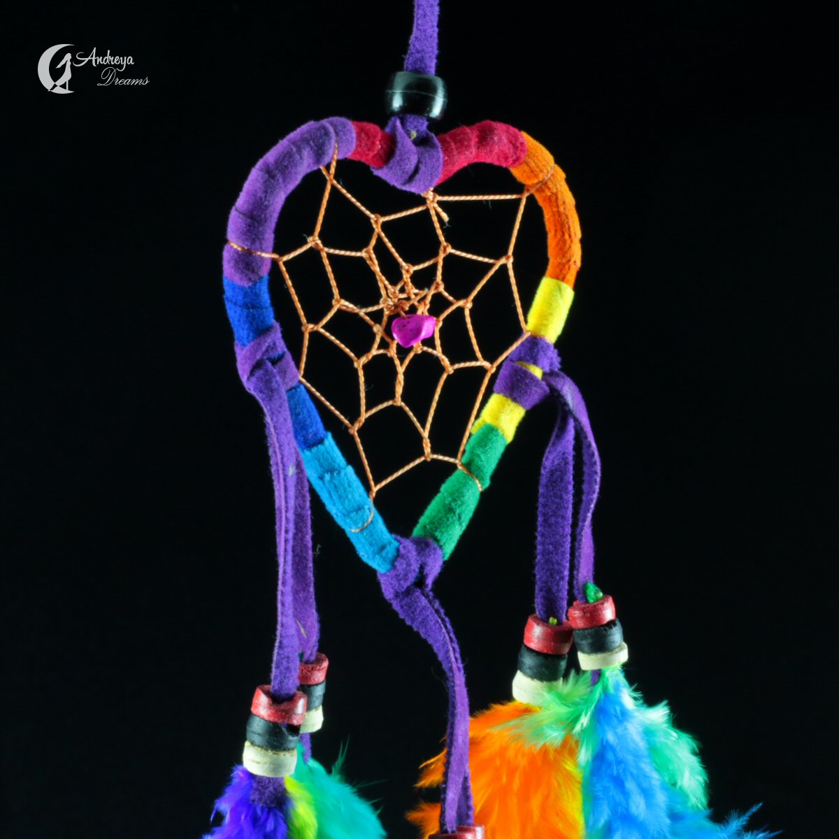 Caça Sonhos Coração Colorido Pequeno Pêndulo de sonhos colorido em forma de coração com penas e contas