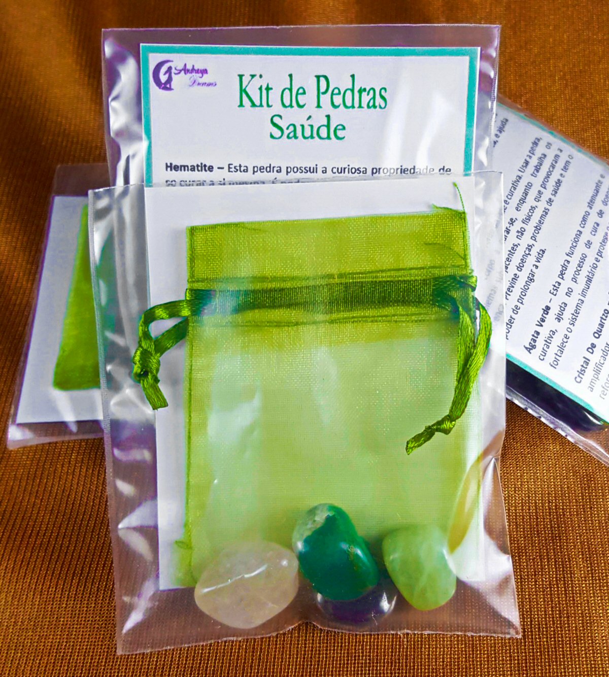 Kit Pedras Saúde Kit de Pedras Saúde com pedras coloridas em saco plástico com saquinho verde de organza