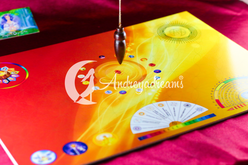 Mesa Radiónica Fénix 5D Tabuleiro colorido com símbolos e cone pendurado