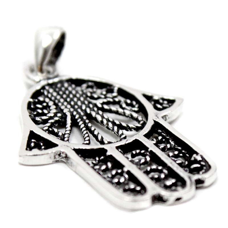 Mão de Fátima em Prata Pingente em forma de mão Hamsá prateado com textura e detalhes vazados