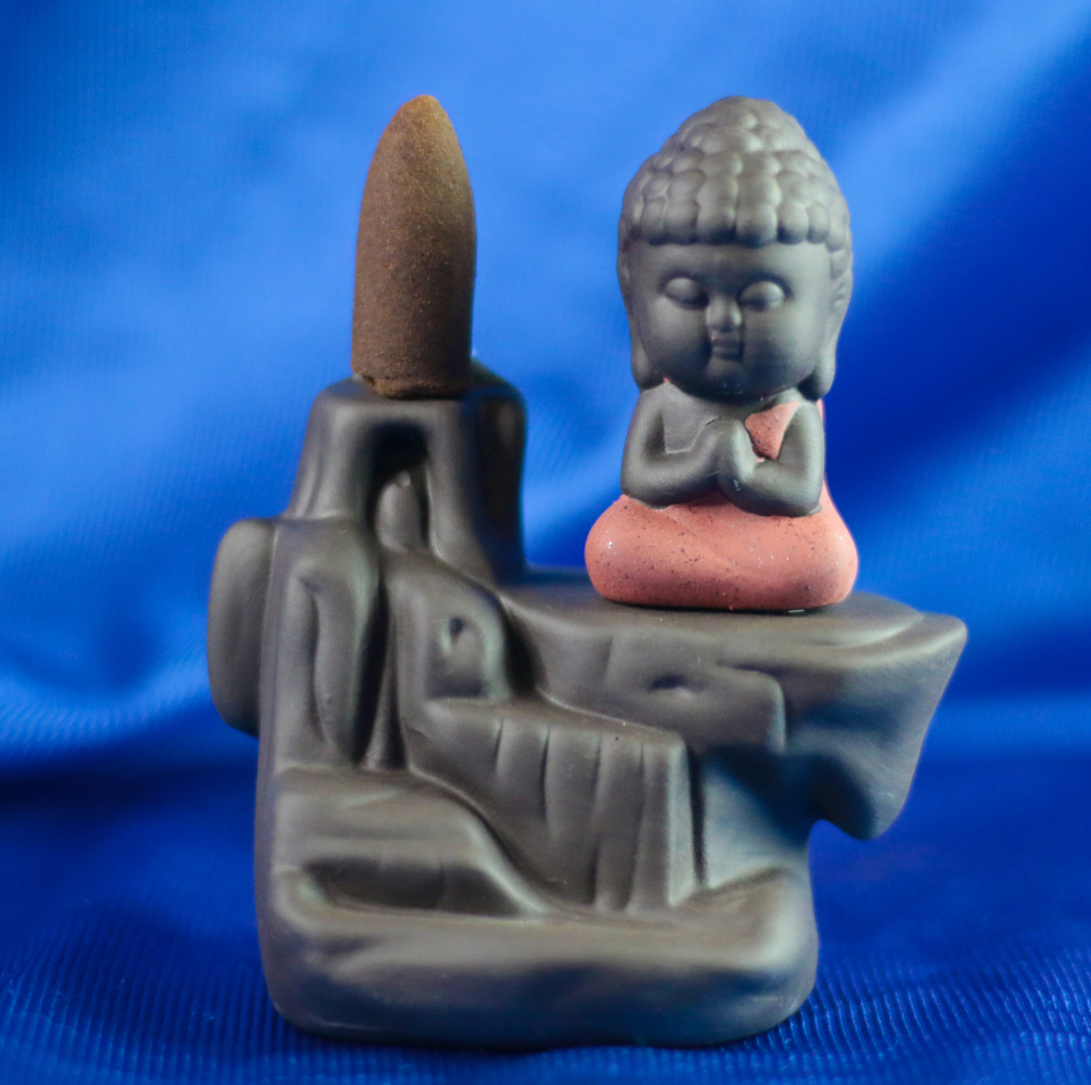 Cascata de Fumo Buda Vermelho Incensário cerâmico com figura de Buda e suporte para incenso cone