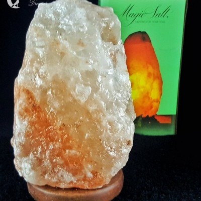 Lâmpada de sal de Himalaia laranja branca com base de madeira e caixa verde