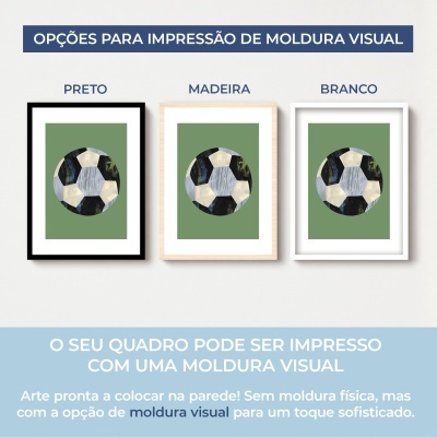 Três molduras visuais: preto, madeira, branco, com bola de futebol em fundo verde