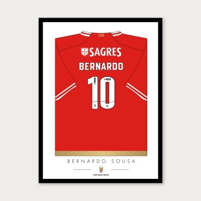 Poster de camisola de futebol vermelha de Sport Lisboa e Benfica com nome Bernardo e número 10.