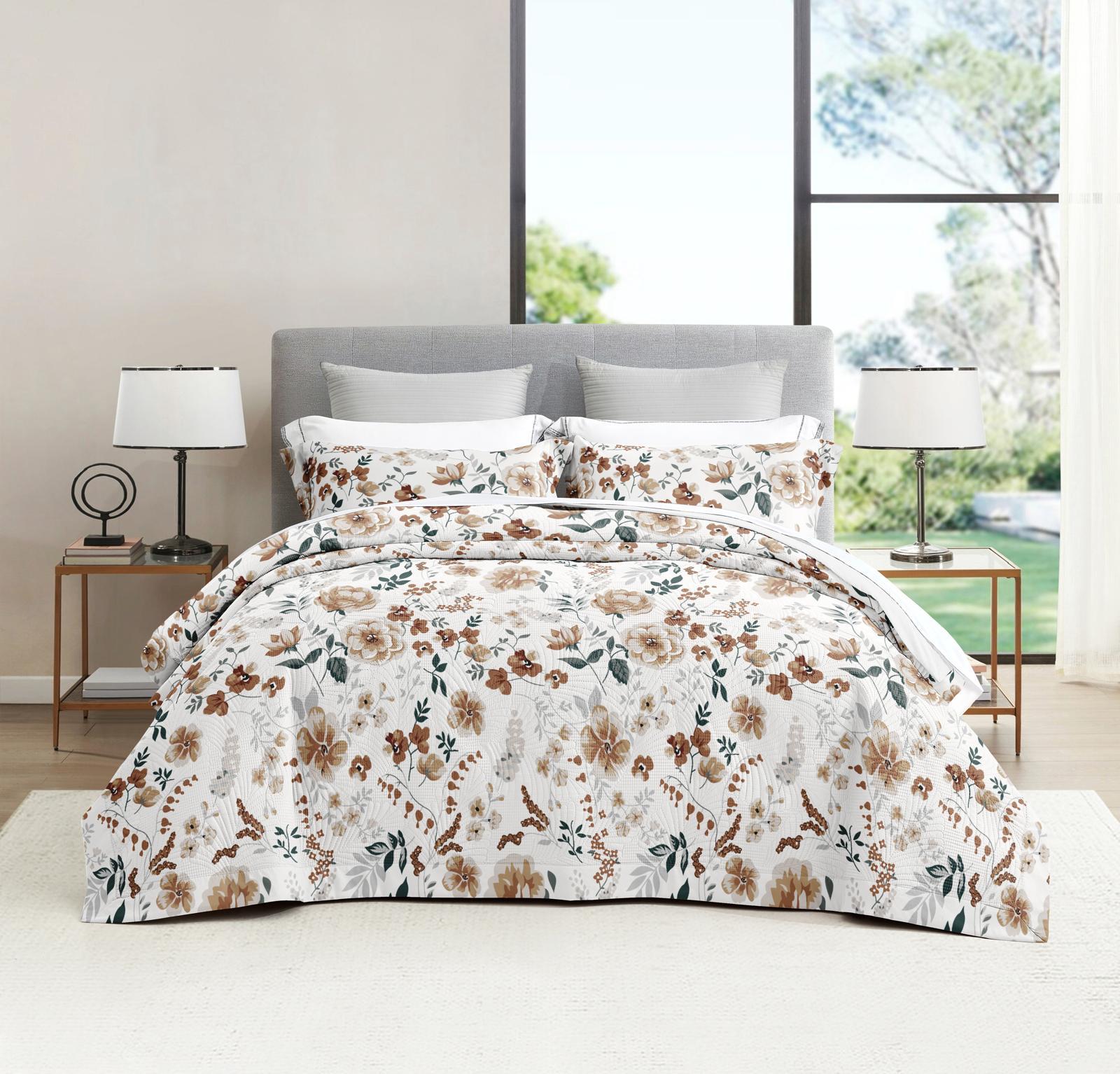 conjunto de cama com padrão floral em tons castanhos e verdes