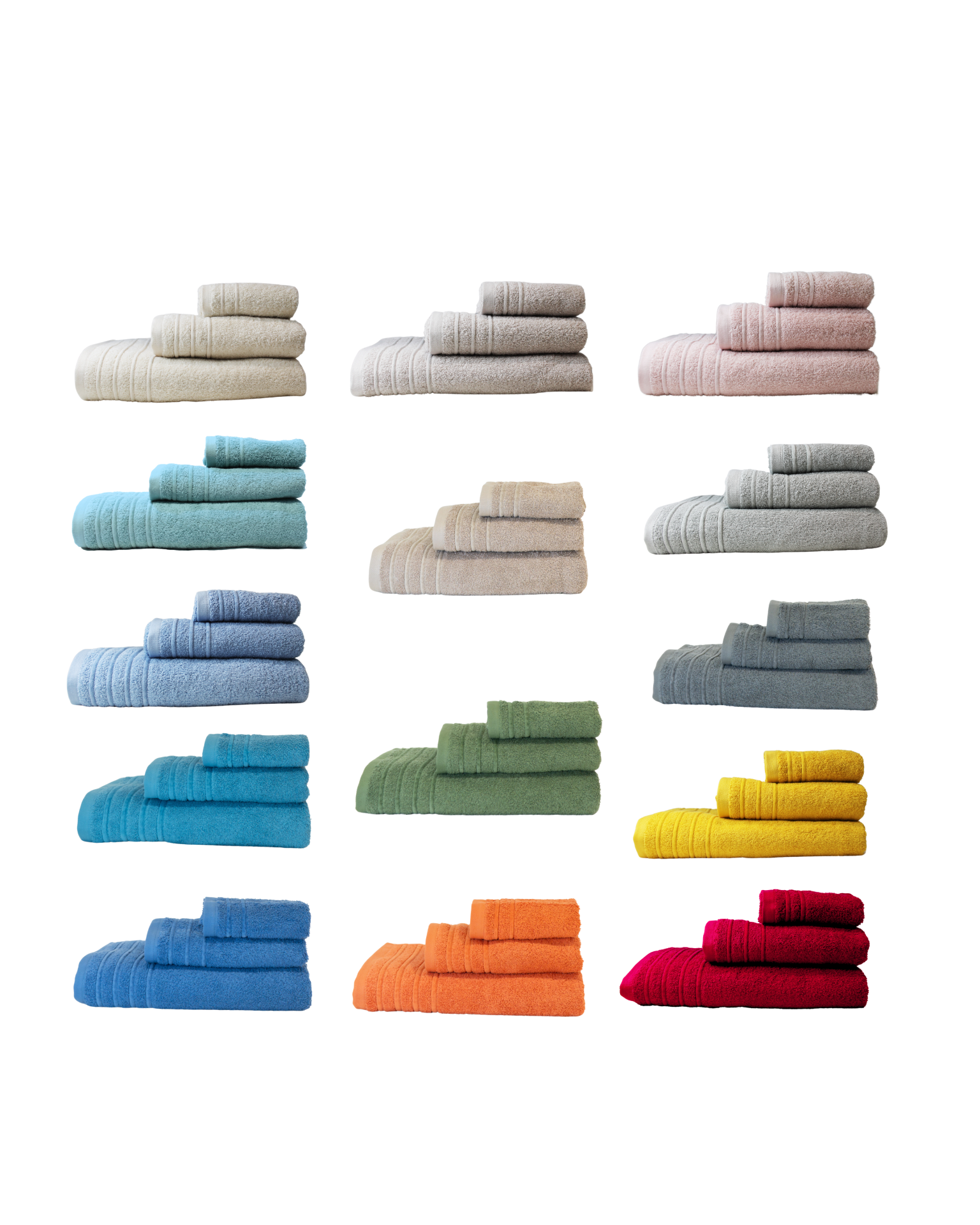 Conjuntos de toalhas em cores diversas empilhadas em grupos de três, com textura felpuda e faixas trançadas.