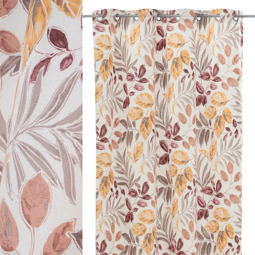 cortinado com padrão de folhas coloridas em fundo branco com argolas metálicas