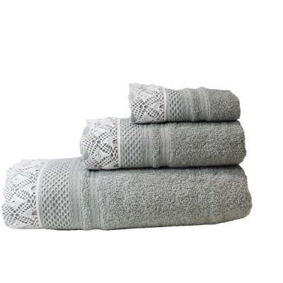Conjunto de três toalhas cinzentas com renda branca