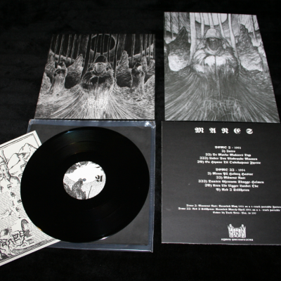 Conjunto de vinil preto com capa dupla e ilustrações a preto e branco