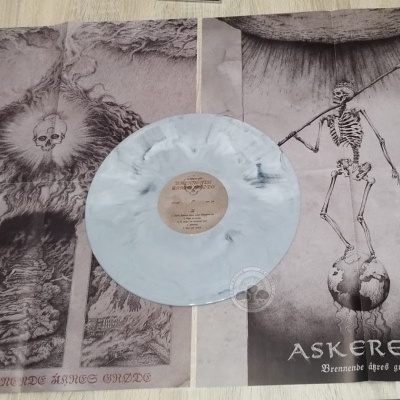 Vinil cinza marmoreado com capa dupla com desenhos de caveira e esqueleto, texto 'ASKEREGN' e 'Bizarre Ægypt Series'