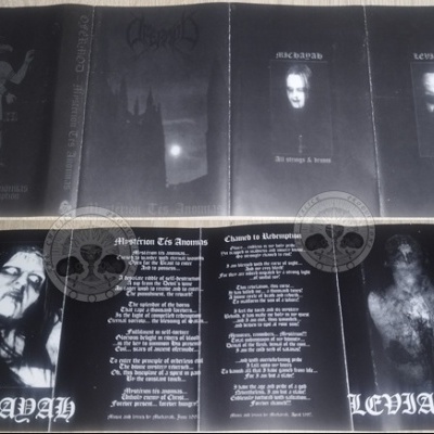 Folheto de CD preto e branco com retratos sombrios, nomes MICHAYAH e LEVIATHAN e letras de músicas