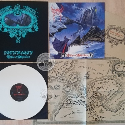 Conjunto de um disco de vinil branco, capas e mapas temáticos de fantasia