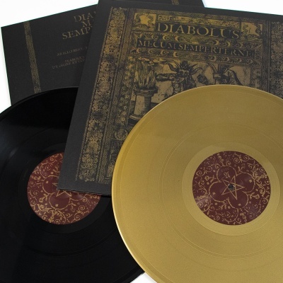 Dois discos de vinil, um preto e outro dourado, com capas decorativas negras e douradas