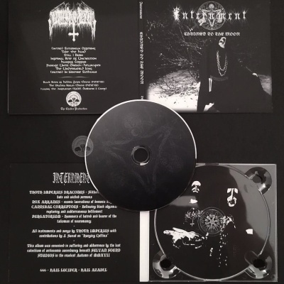 Embalagem CD Black Metal 'UNHOLY SON' com capa, CD e encarte com imagens em preto e branco