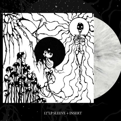 Capa de disco vinil preto e branco com esqueletos estilizados e disco vinil branco marmoreado