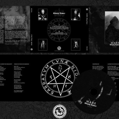 Edição especial de CD com capa preta, símbolos de pentagrama e fotos em preto e branco.