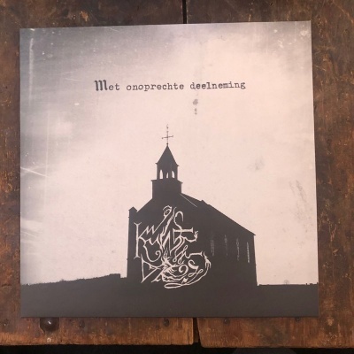 Quadro com desenho de igreja preta e texto 'Met oprechte deelneming'