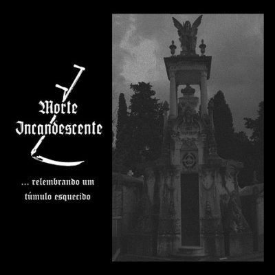 Túmulo antigo com texto 'Morte Incandescente ... relembrando um túmulo esquecido'