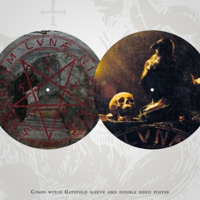 Disco de vinil com pentagrama vermelho e caveira com corvo em fundo escuro