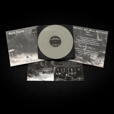 LP vinil cinzento da banda Cold Earth com capa e contracapa em preto e branco
