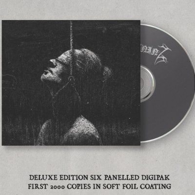 Capa preta e branca de álbum com figura feminina e CD cinzento ao lado