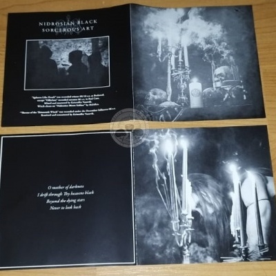 Capas de álbum com imagens em preto e branco de velas, caveiras, figura humana e textos em inglês